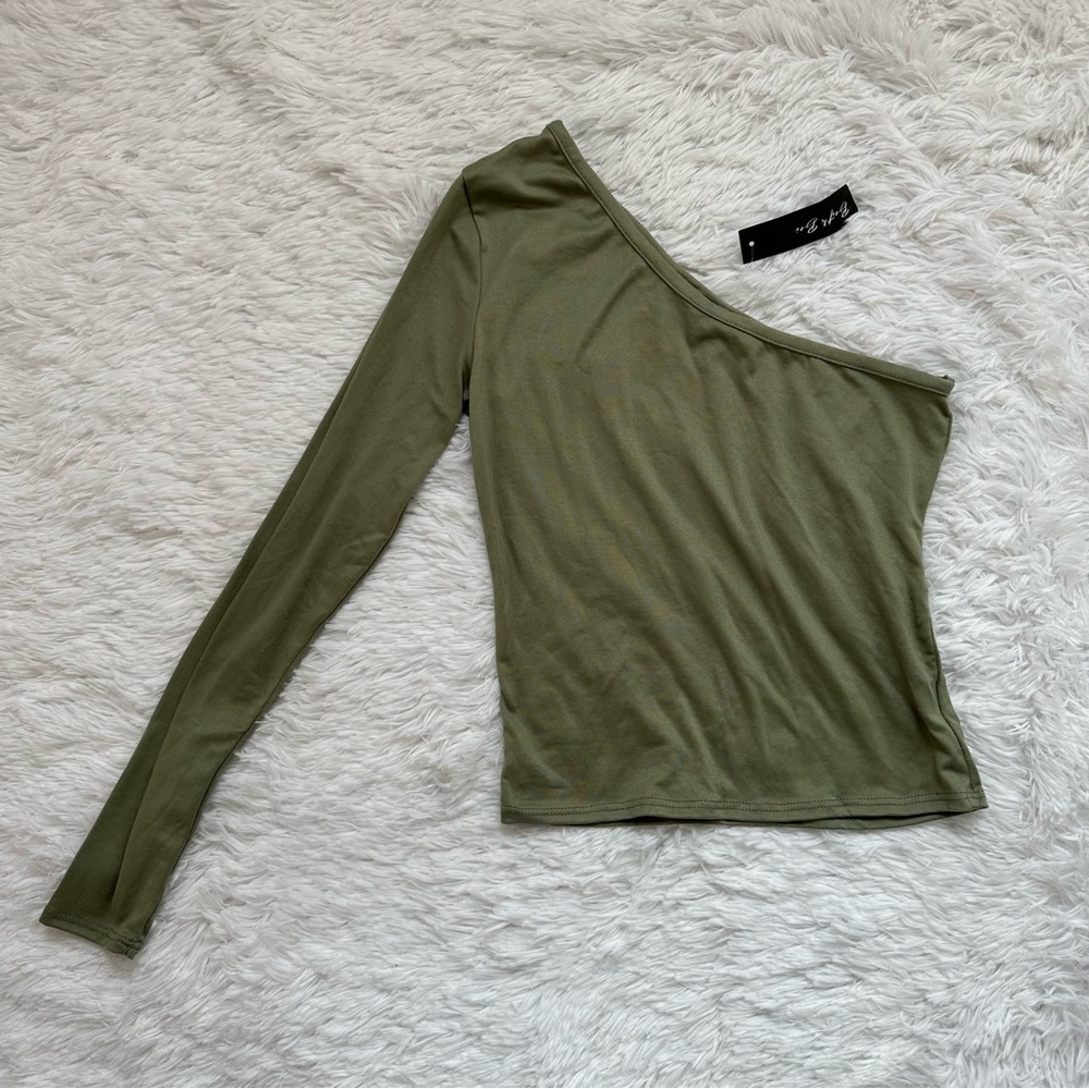 NWT Brit & Bri One Shoulder Top